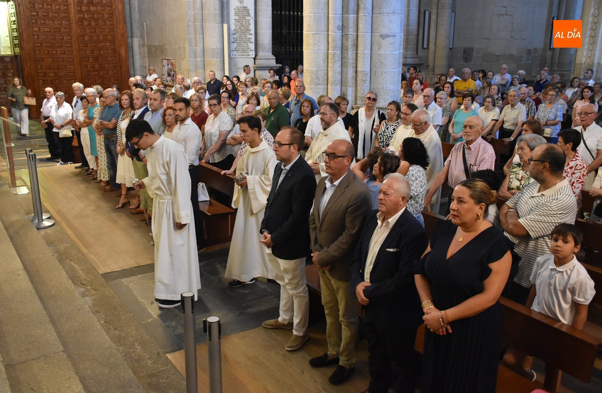 Llenos todos los bancos de la Catedral de Santa María en la misa de su día grande