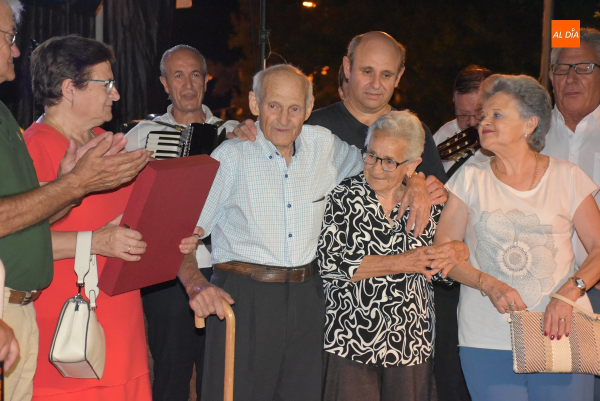 Luis Martín recibe a sus 94 años un homenaje como socio más antiguo de El Puente-Huertas de la Artesa