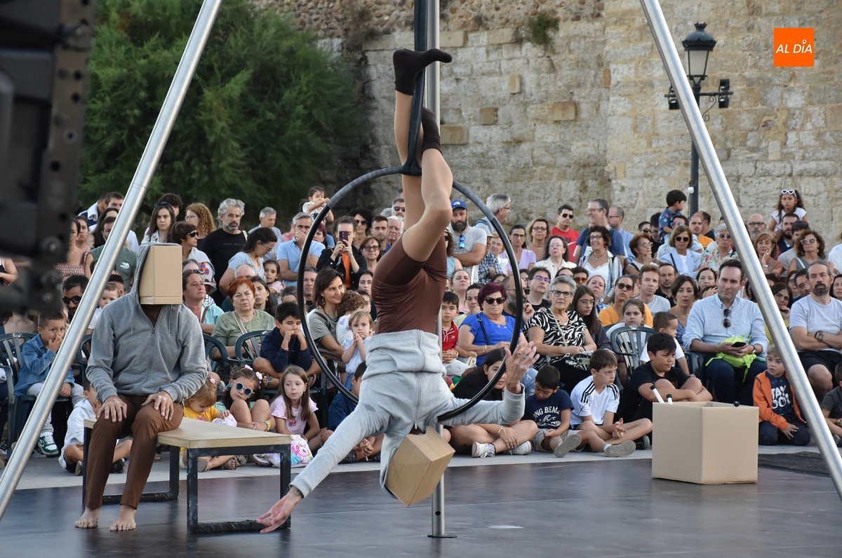 Las obras de calle se rematan animando a seguir jugando en cualquier etapa de la vida