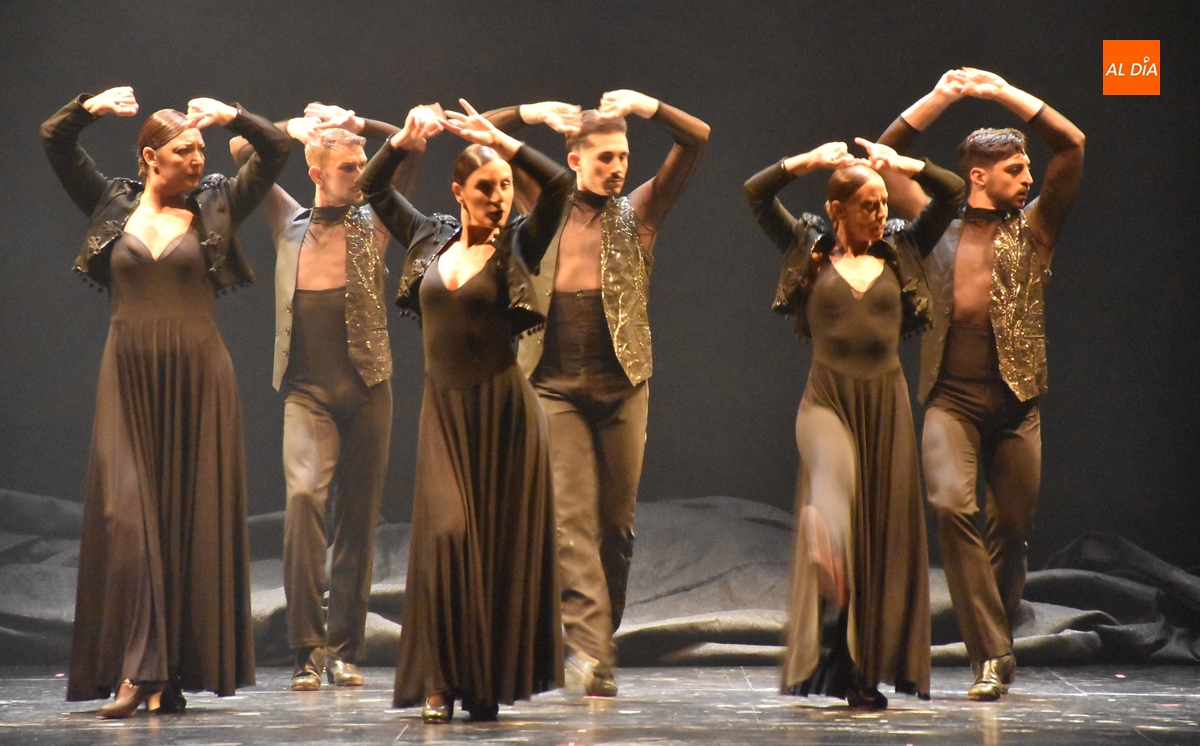 El poco usual estreno con danza lidera una tarde de reflexión sobre la vida y la manipulación mediática