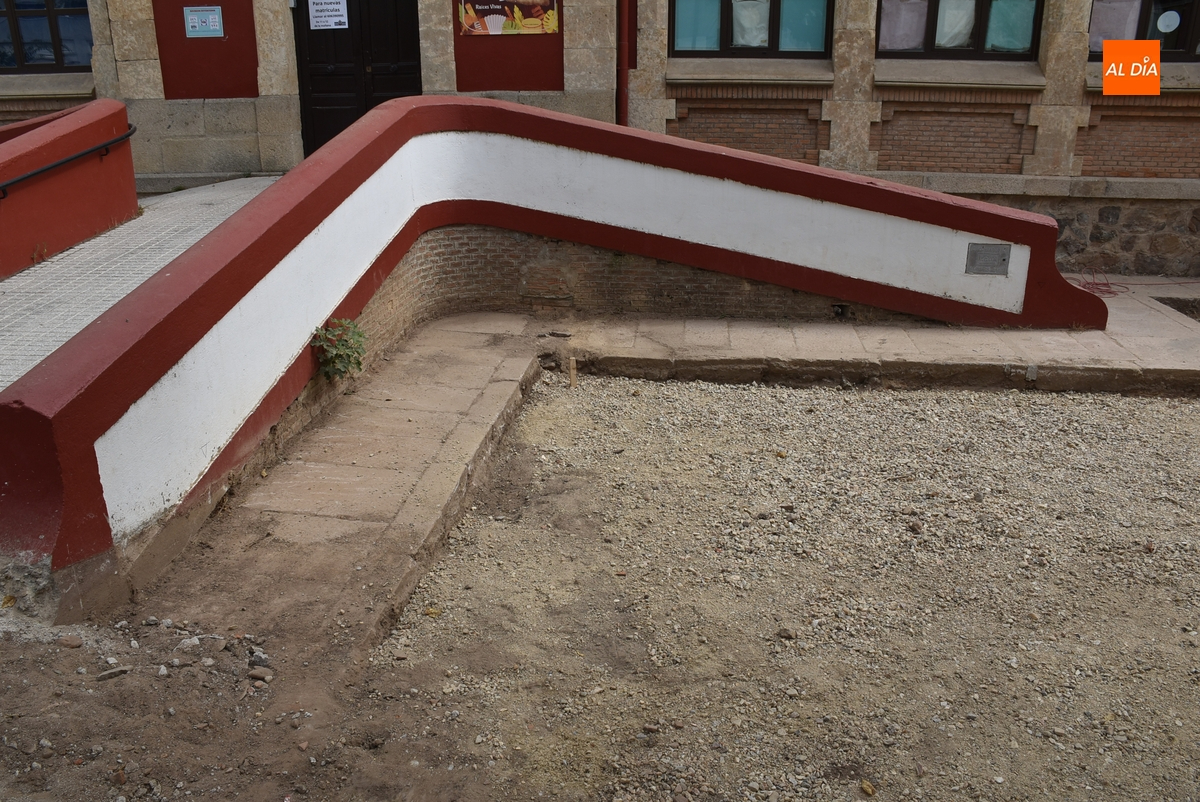 En marcha la transformación de dos nuevas zonas del patio del Colegio San Francisco