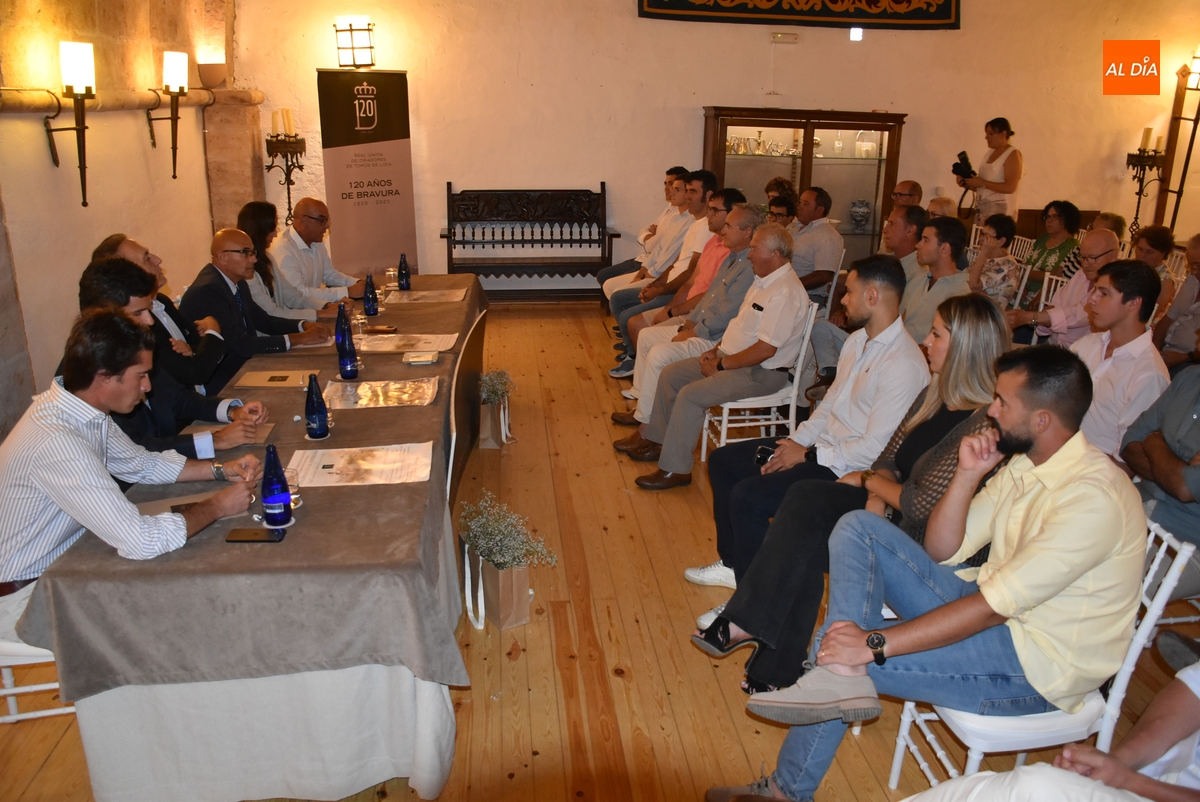 Lleno en el novedoso coloquio previo al Concurso de Faenas y Doma de Campo