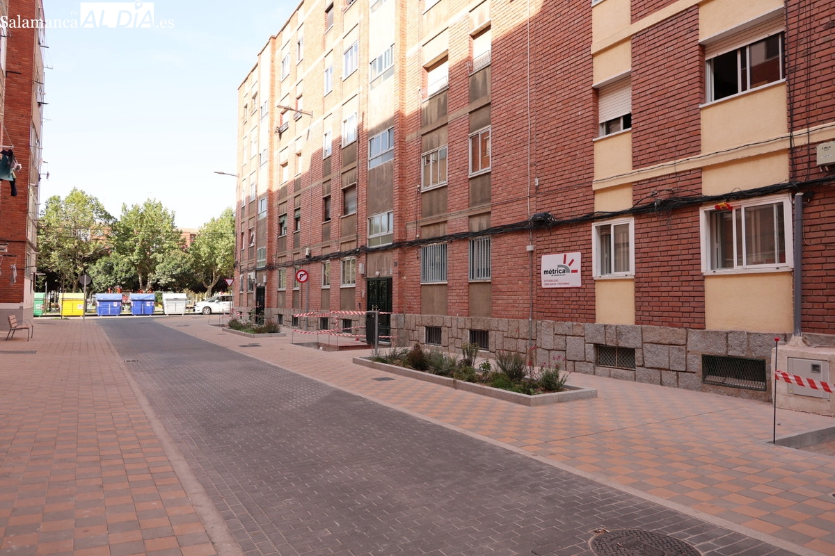 El Ayuntamiento finaliza la urbanización en el entorno de Gladiolos para facilitar la instalación de ascensores