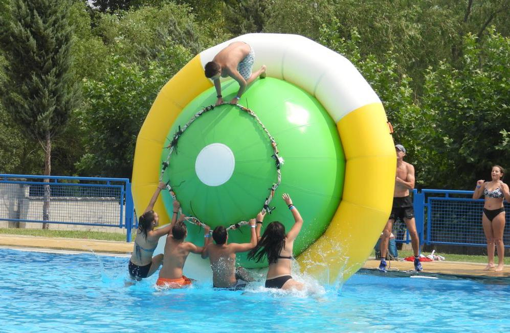 Más de 150 chavales disfrutan de los clásicos Juegos de las Piscinas de Sancti-Spíritus