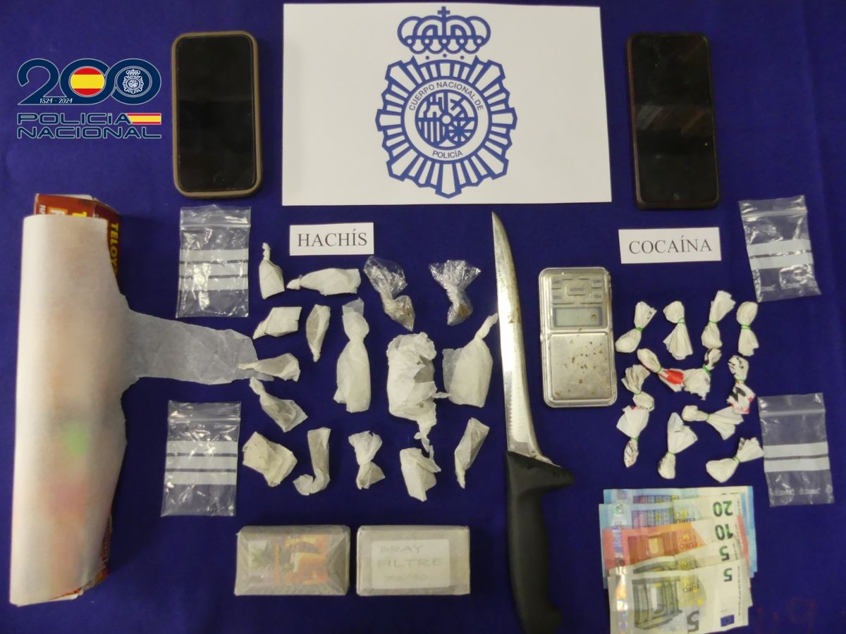 Detenidos dos jóvenes en la Plaza Mayor de Béjar con hachís y cocaína listos para la venta