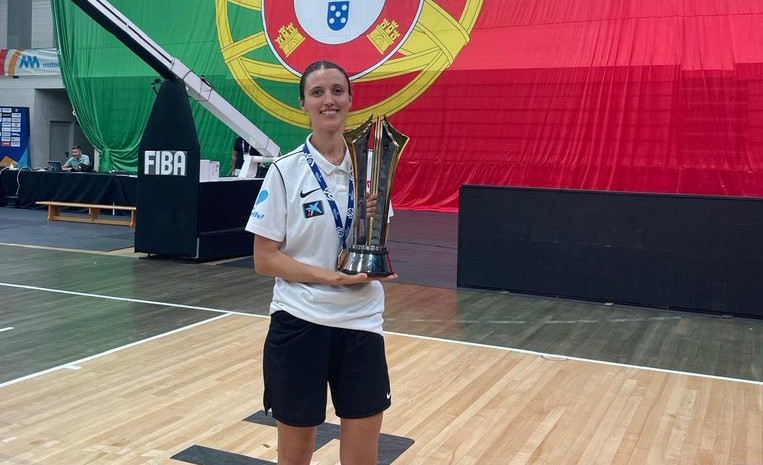 Ester García, fisio del Perfumerías Avenida, medalla de oro en el Europeo sub20 con España