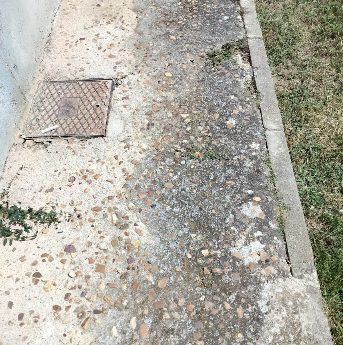 Vecinos de Santa Marina denuncian el mal estado de las aceras del barrio