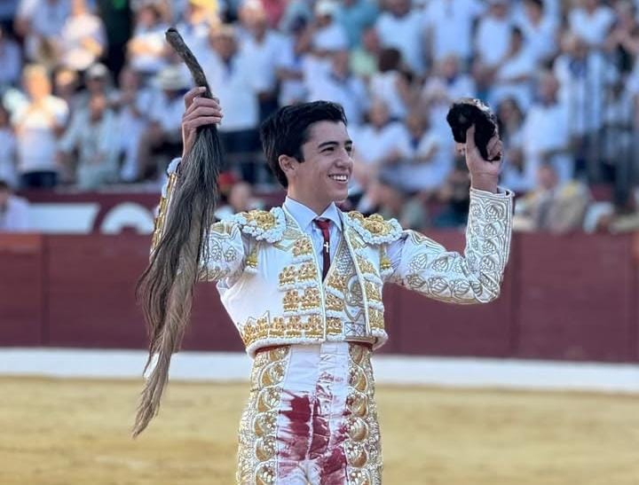 Lío gordo de Marco Pérez, tres orejas y rabo