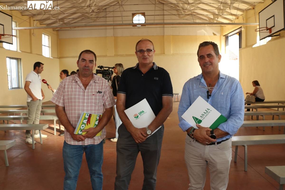 Las organizaciones agrarias se reúnen en Villar de Peralonso para coordinar la ayuda a los afectados por los incendios