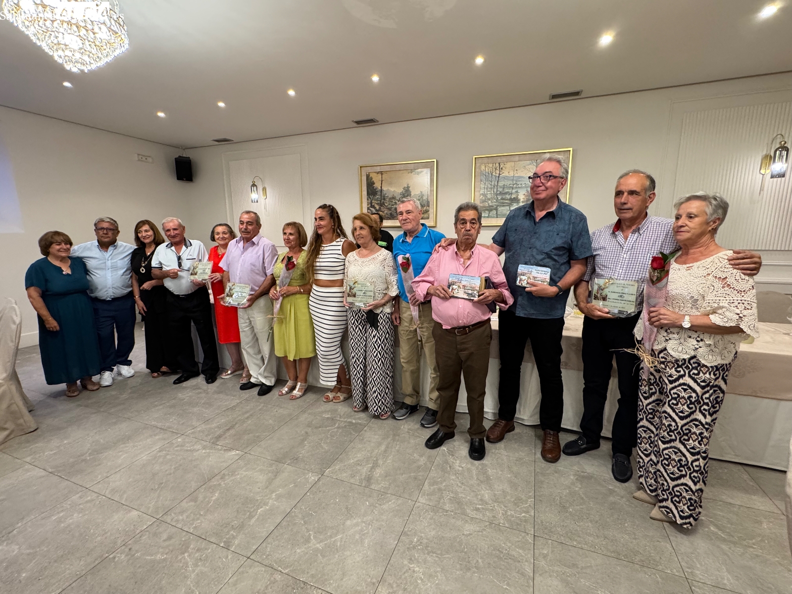 Emoción, abrazos y homenajes sorpresa en la fiesta anual de la Asociación de Mayores San Miguel