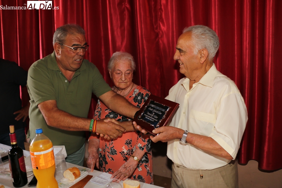Leandro García y Teresa Arroyo, de 87 y 86 años, homenajeados en las fiestas de Peralejos de Abajo