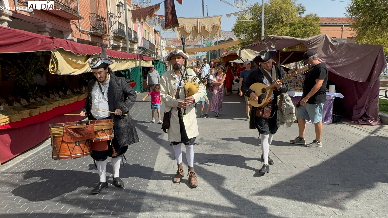 Encanto de época y continua actividad para dar la bienvenida al Mercado Barroco