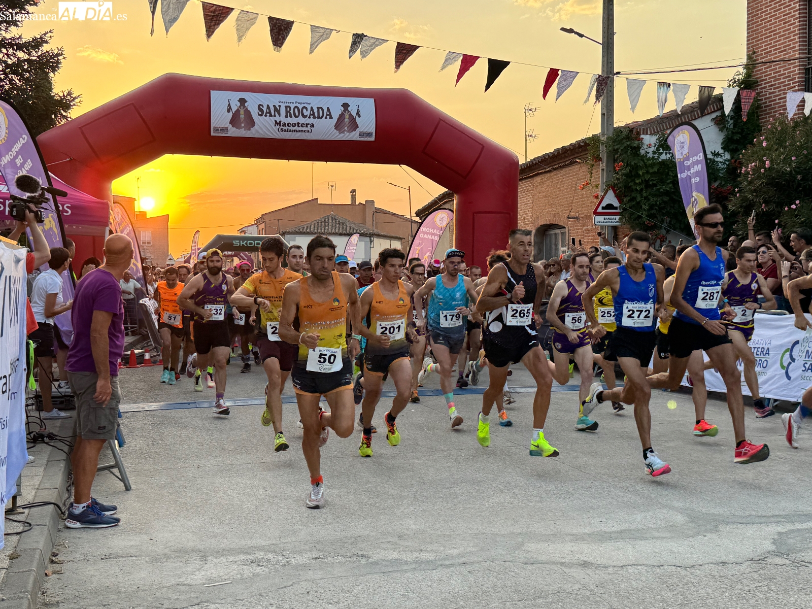 Adrián Moro y Esther Rodríguez coronan la festiva y multitudinaria XV San Rocada 