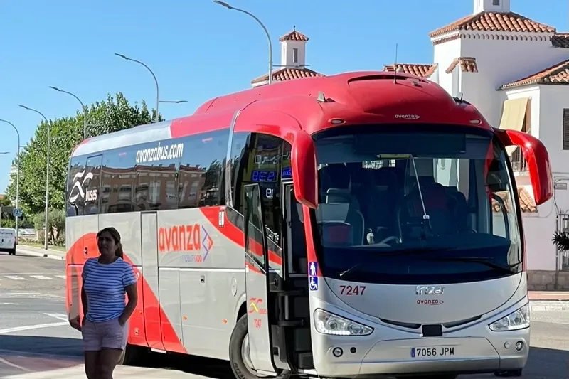 Las líneas de autobús cambian su punto de parada y recogida de usuarios por las Ferias y Fiestas