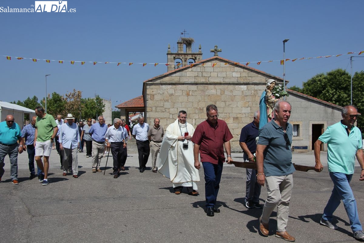 Cerezal de Peñahorcada se rinde a la Virgen con la subasta de dos hornazos