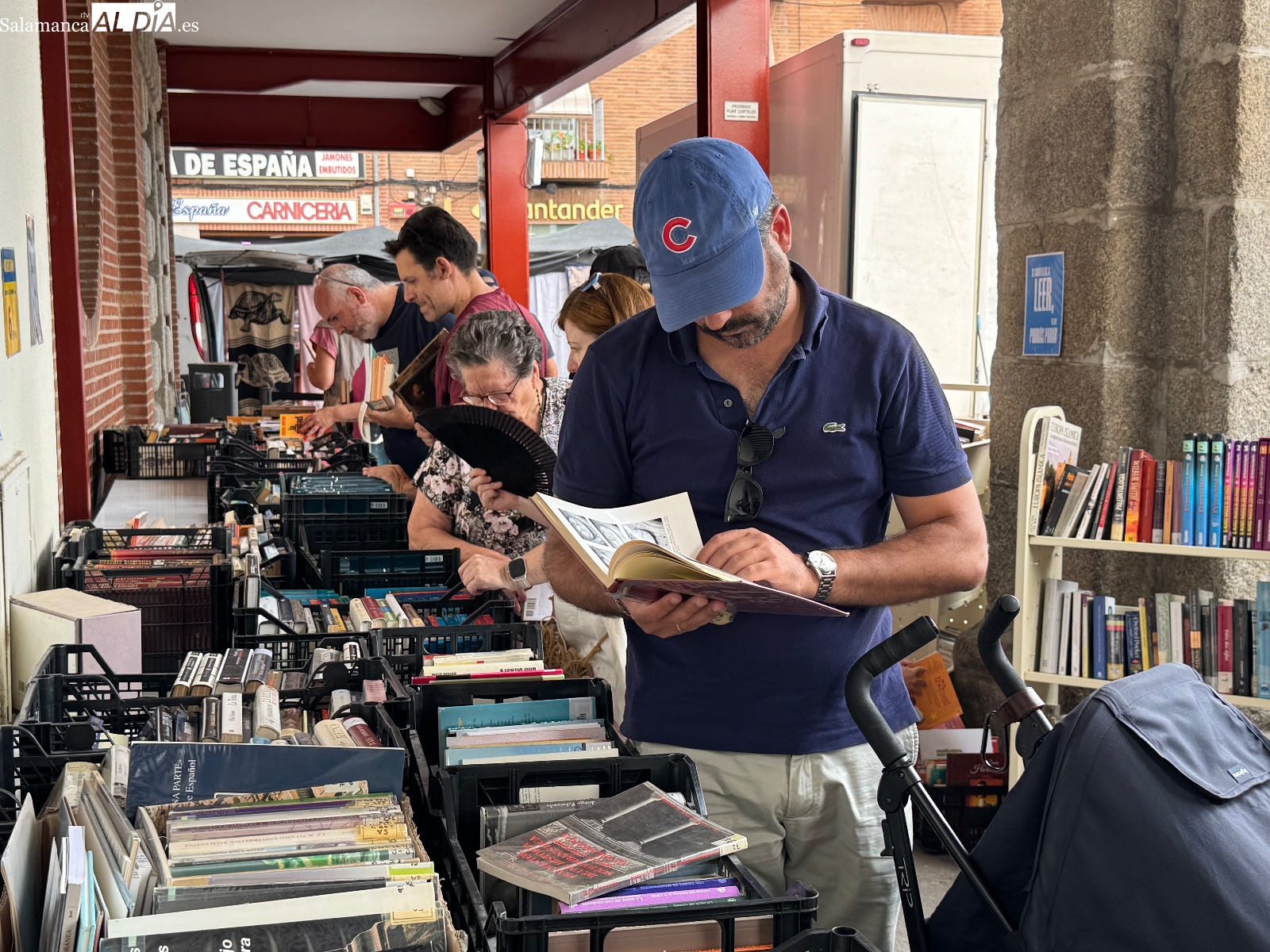Masiva afluencia al tradicional Mercadillo de Libros Olvidados 