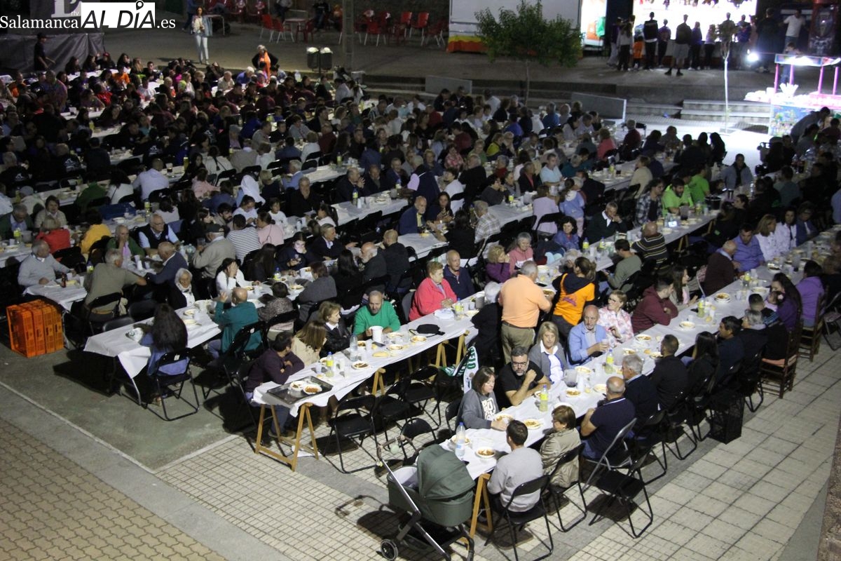  En Encinasola de los Comendadores reponen fuerzas con 600 raciones de caldereta de ternera