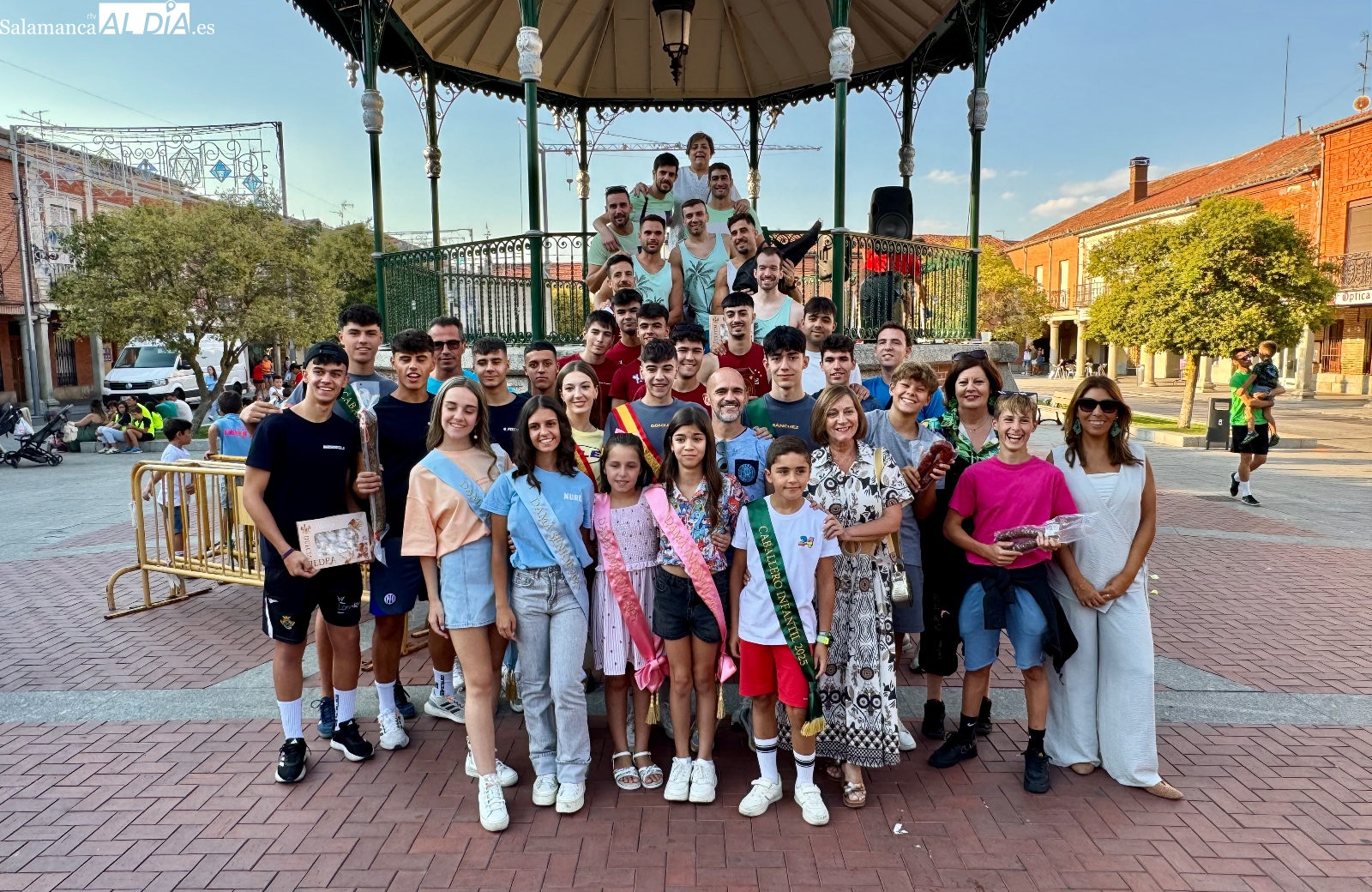La peña Slajys se corona como campeona de una multitudinaria Gincana peñista basada en el Grand Prix