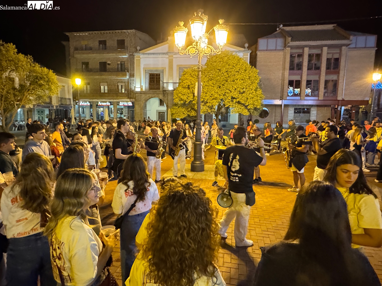 Color, música y gran ambiente en el esperado Corre Peñas de las Ferias y Fiestas