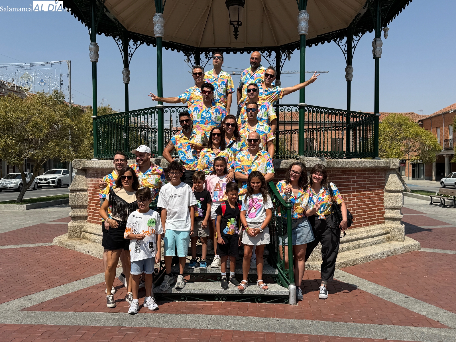 Reencuentros, brindis y nuevas generaciones para la Peña Nostradamus en las fiestas 2025 