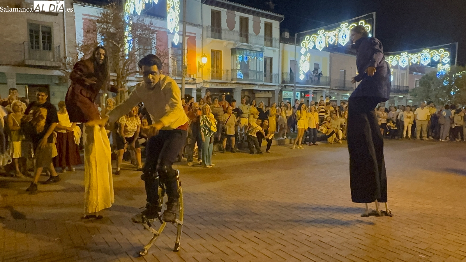 El Pasacalles Travelers, protagonista en la última noche de las Ferias y Fiestas
