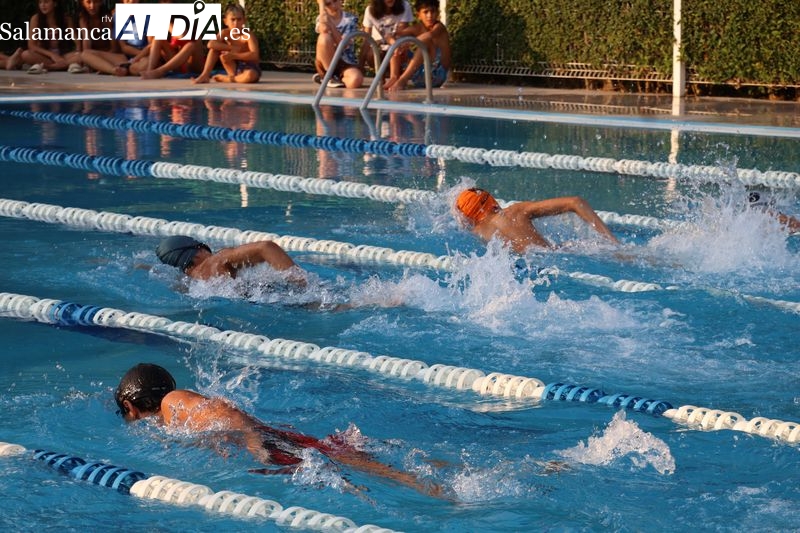 El XXI Campeonato de Natación llena de emoción las piscinas municipales