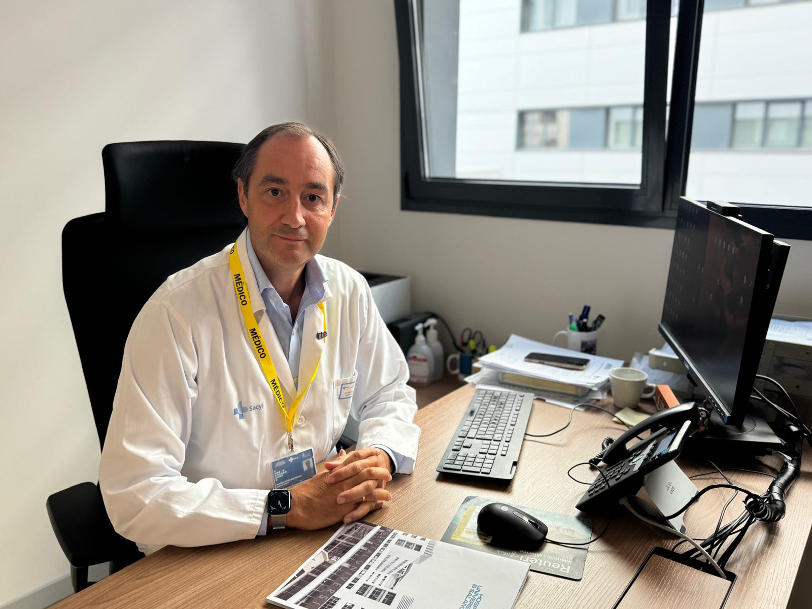 Álvaro Otero deja la Dirección Médica del Hospital para volver a su plaza de neurocirujano