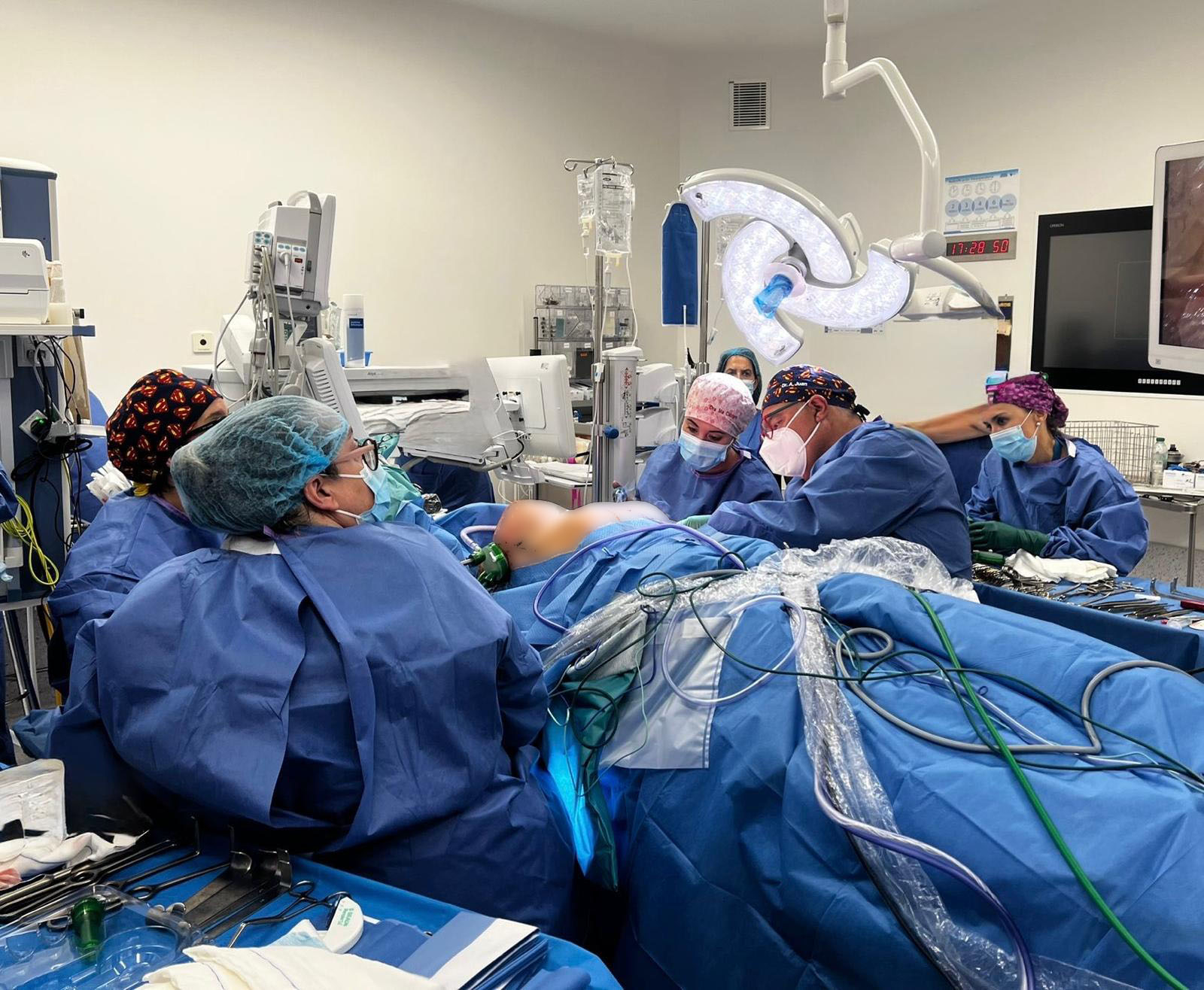 El Hospital de Salamanca refuerza su Unidad de Mama con Ginecología y Cirugía Plástica