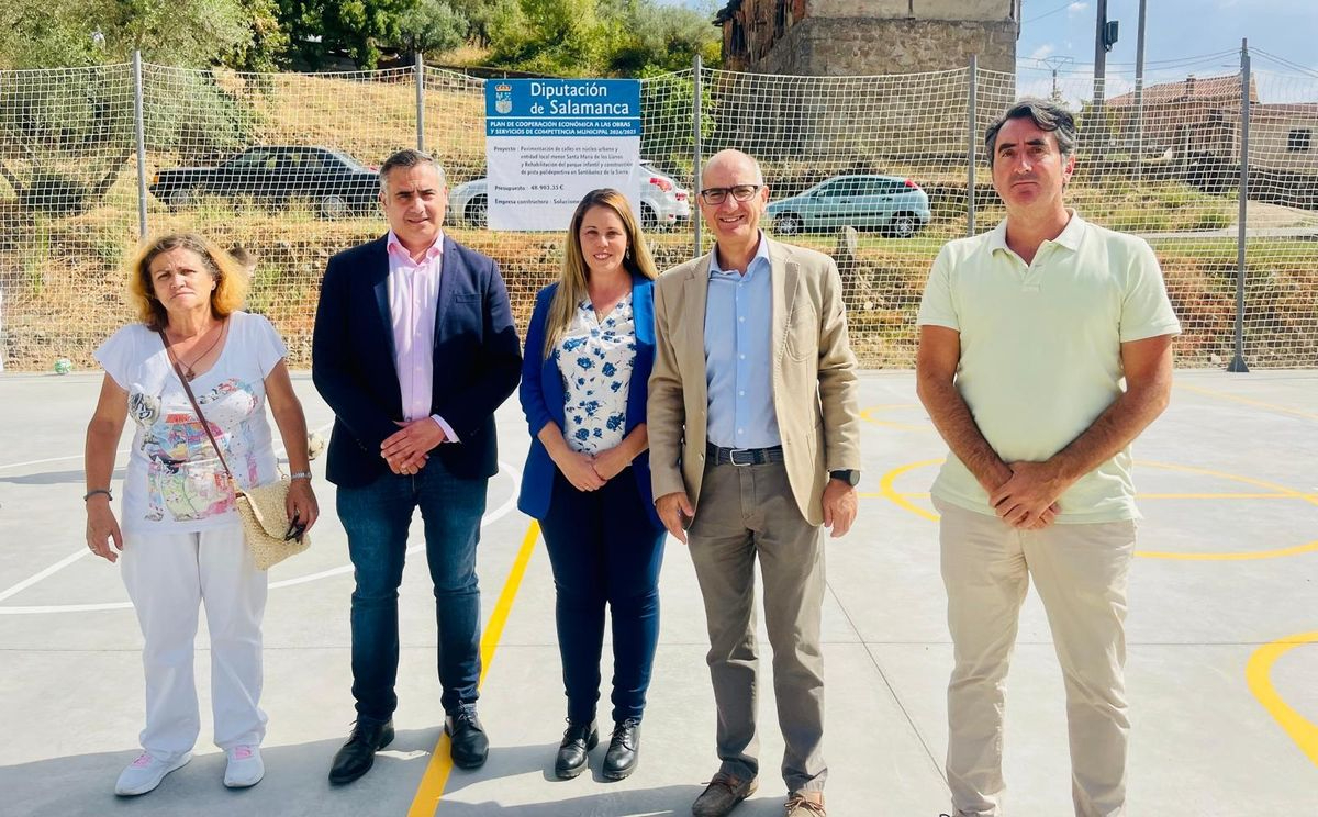 Santibáñez de la Sierra estrena parque infantil y pista polideportiva con una inversión de más de 55.000 euros de la Diputación