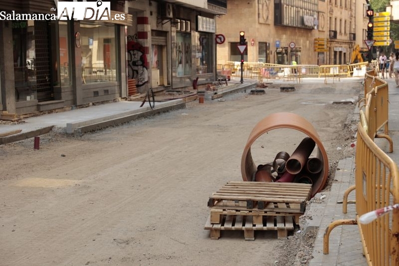 Obras y grúas móviles modificarán la circulación de vehículos en una quincena de calles de Salamanca este miércoles