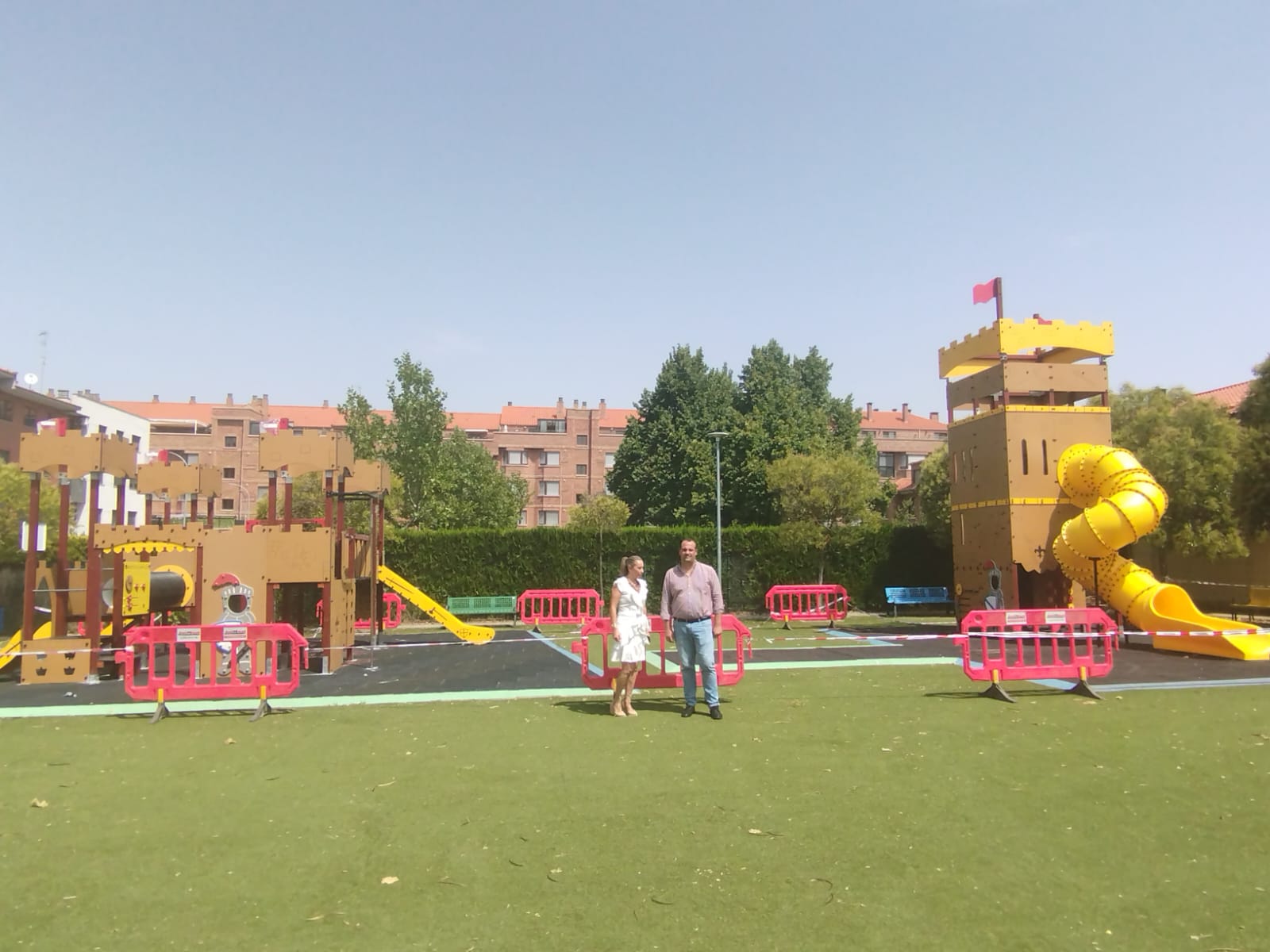 Un castillo con tobogán en espiral en este nuevo parque infantil salmantino de temática medieval 