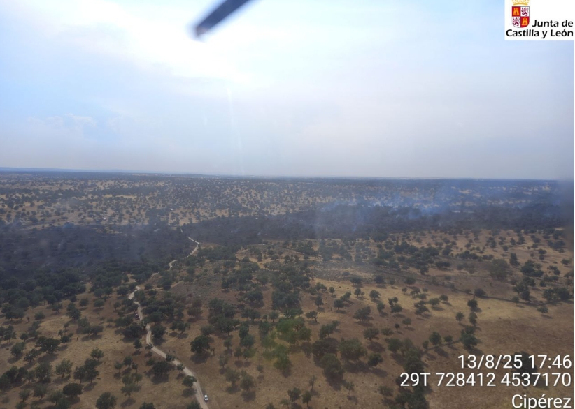 Controlado el incendio forestal de nivel 1 en Cipérez que movilizó medios aéreos y terrestres