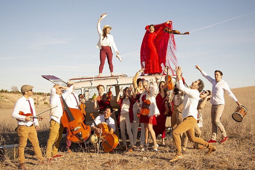 La Swing Machine Orchestra viaja a los años 30 con sus Melodías prohibidas en los Jardines de Santo Domingo