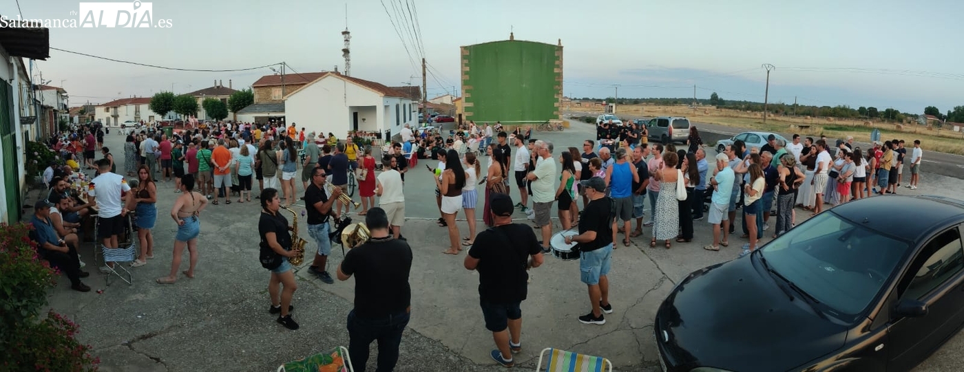 Una merienda de lo más popular para reponer fuerzas en las fiestas de Almendra 