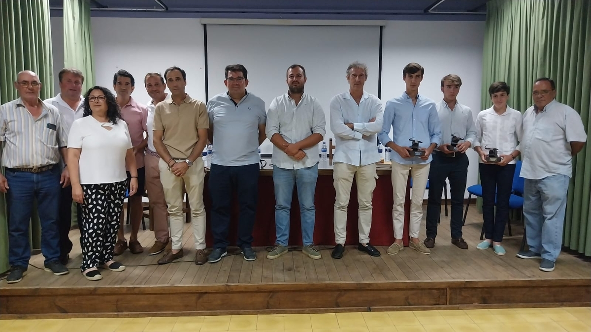 Hinojosa de Duero premia a los novilleros Álvaro Rojo y José del Castillo en su coloquio taurino