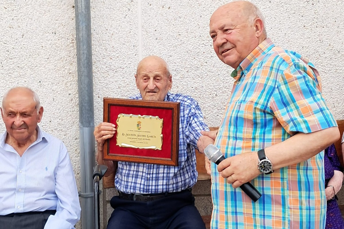 Bañobárez rinde un emotivo homenaje a sus mayores en el ecuador de su Agosto Cultural