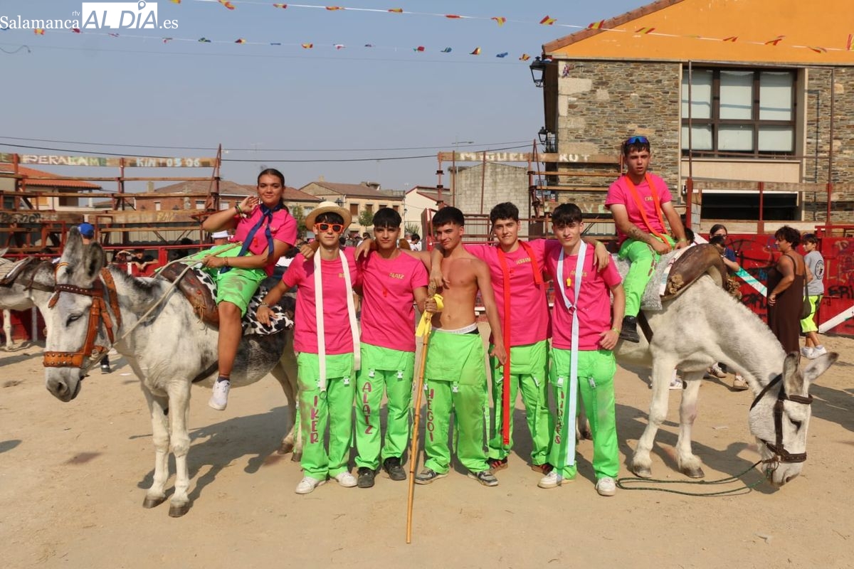  Los Quintos animan en Vilvestre las Fiestas del Toro