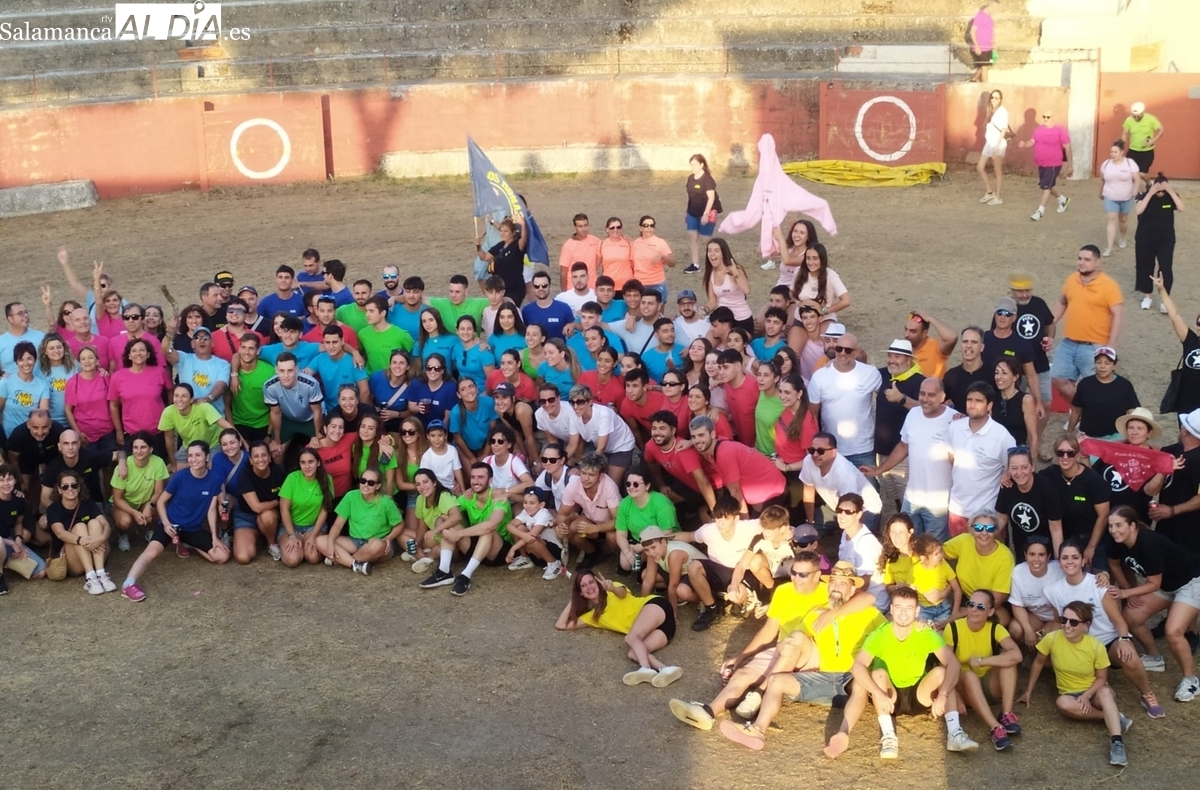 Pereña de la Ribera arranca sus días grandes de fiestas con el pregón y la tradicional capea nocturna