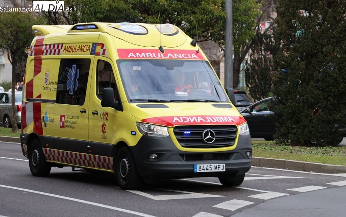 Herido un motorista de 17 años tras sufrir una caída en la rotonda del Helmántico