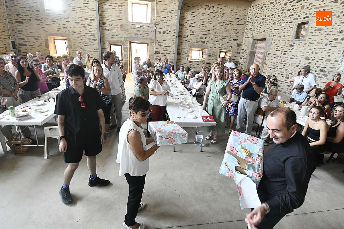 Villar de la Yegua abraza a Gabriel Ángel Cid en sus bodas de plata sacerdotales