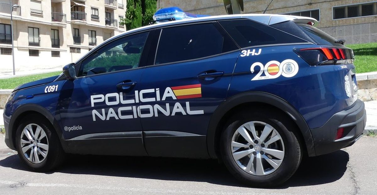 Dos detenidos por robar en cinco coches y un local del centro de Salamanca