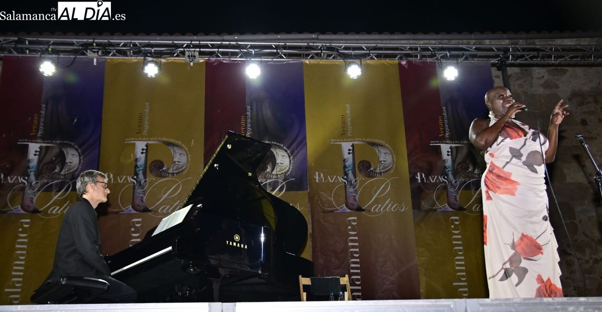 VÍDEO y FOTOS | La voz soul de Janine Johnson pone un broche de oro al programa Salamanca Plazas y Patios