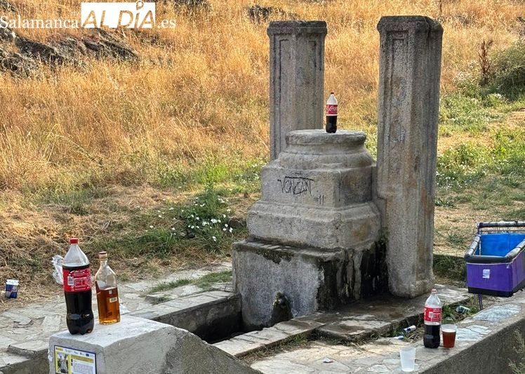 El botellón vuelve a El Cornezuelo y lo convierte en un pequeño basurero a cielo abierto
