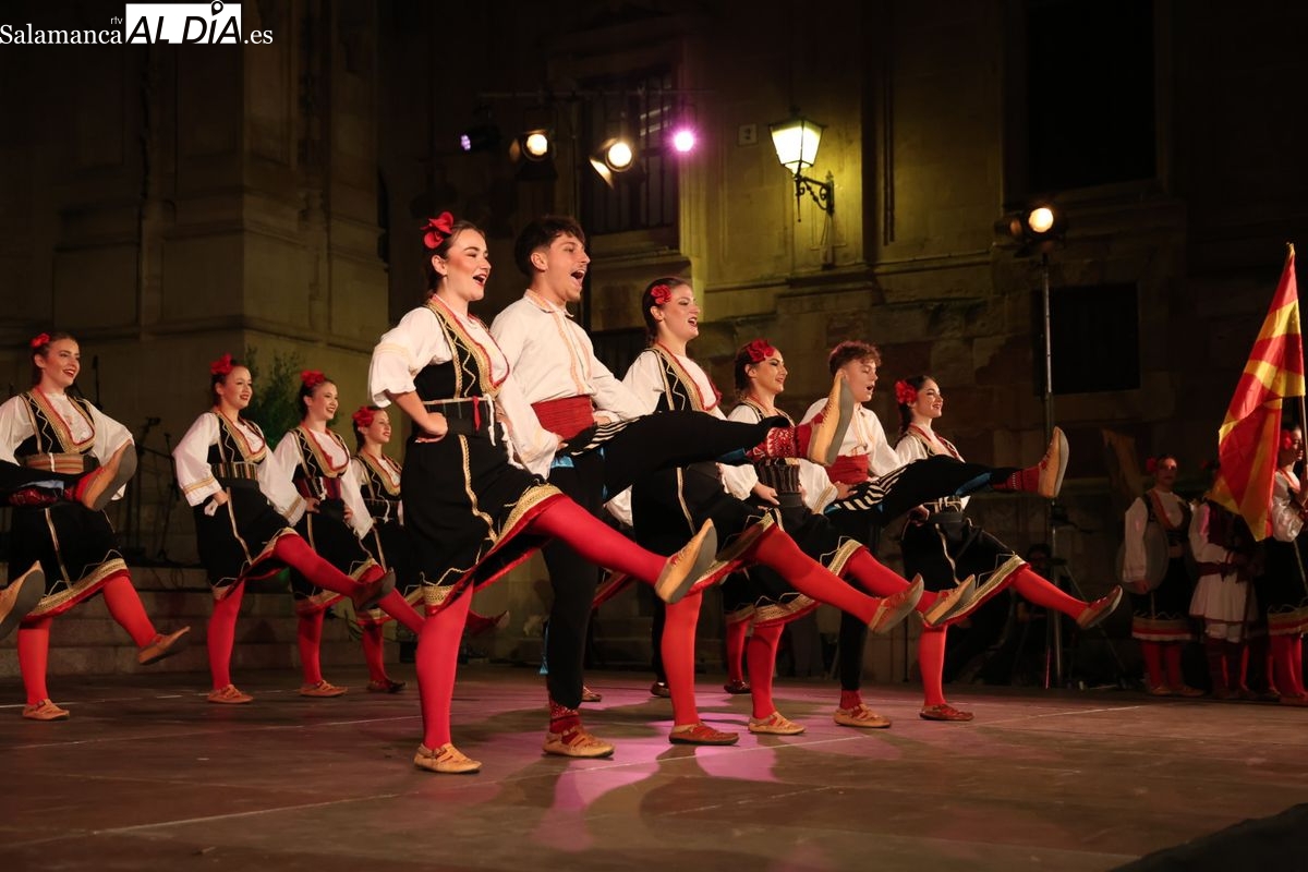 VÍDEO Y FOTOS | Macedonia, Croacia, Valladolid y Canarias se dan cita en el Festival de Folclore de Salamanca
