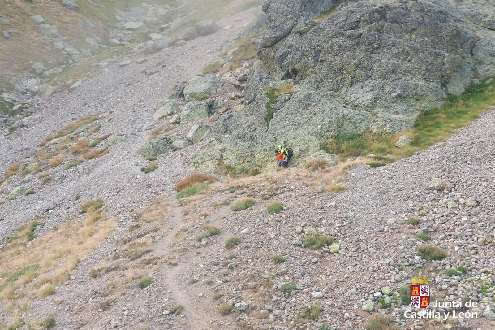 Rescatan en helicóptero a un montañero exhausto tras sufrir una caída en el pico Curavacas