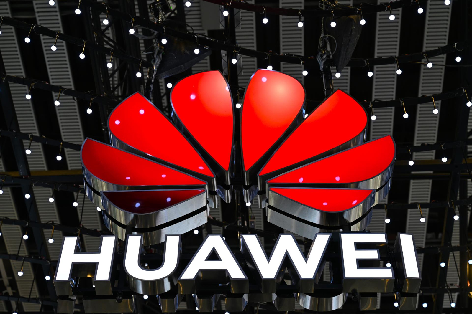 Huawei asegura que sus productos cumplen estrictamente con las leyes y que no tiene acceso a datos