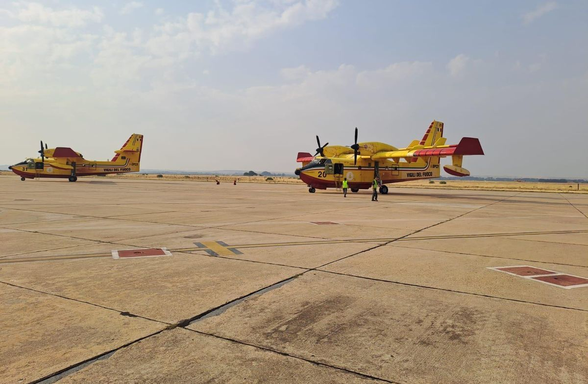 Los hidroaviones italianos de Matacán se suman al operativo contra un grave incendio en León