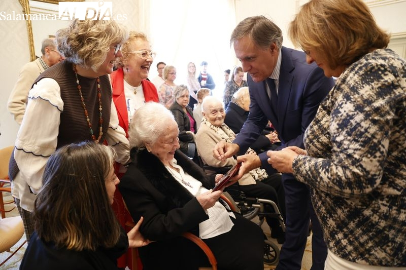 Cien años de vida o 50 de amor: Salamanca busca a sus protagonistas para homenajearlos