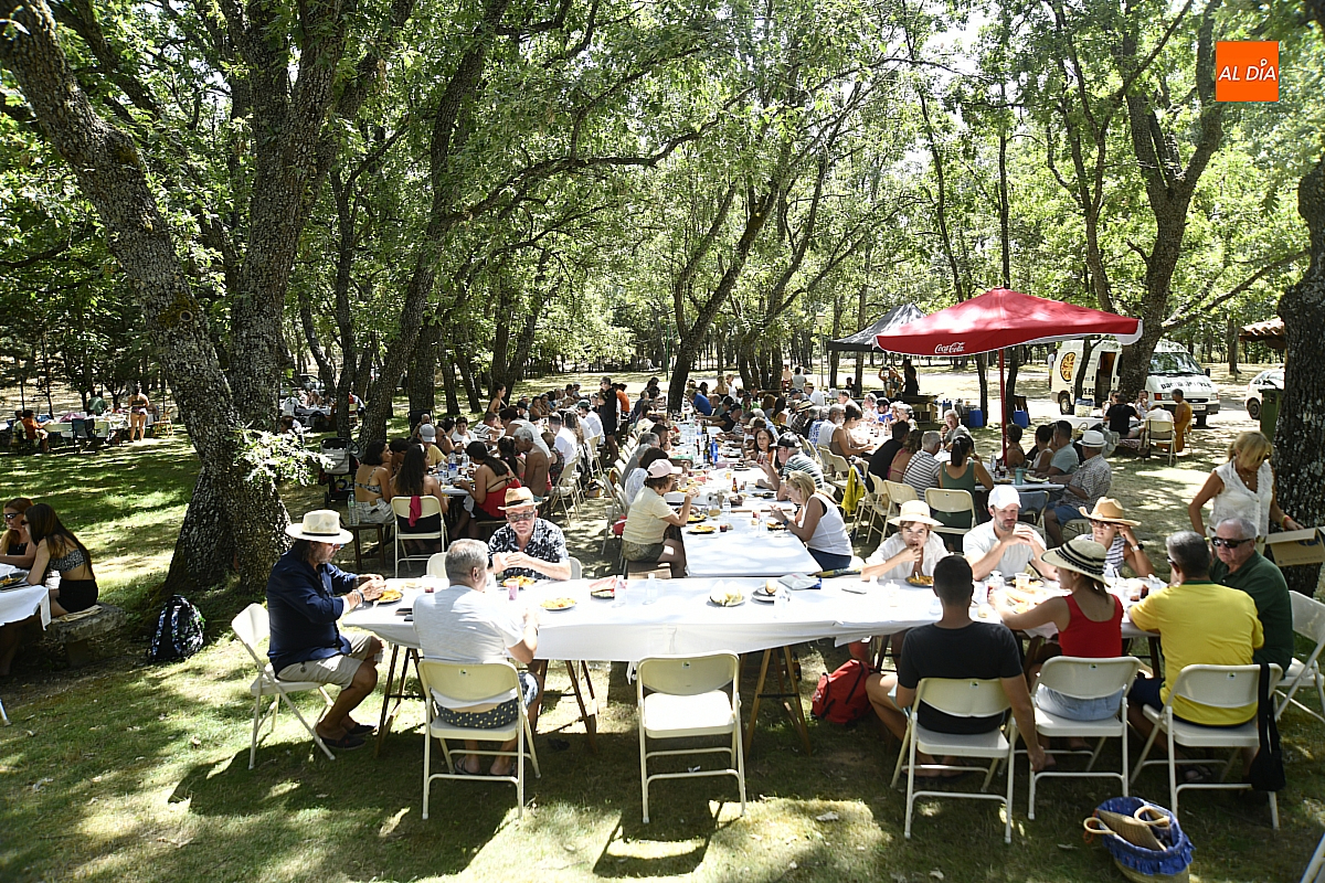 Una gran paellada para cerrar con buen sabor de boca el grueso de las fiestas de Agallas