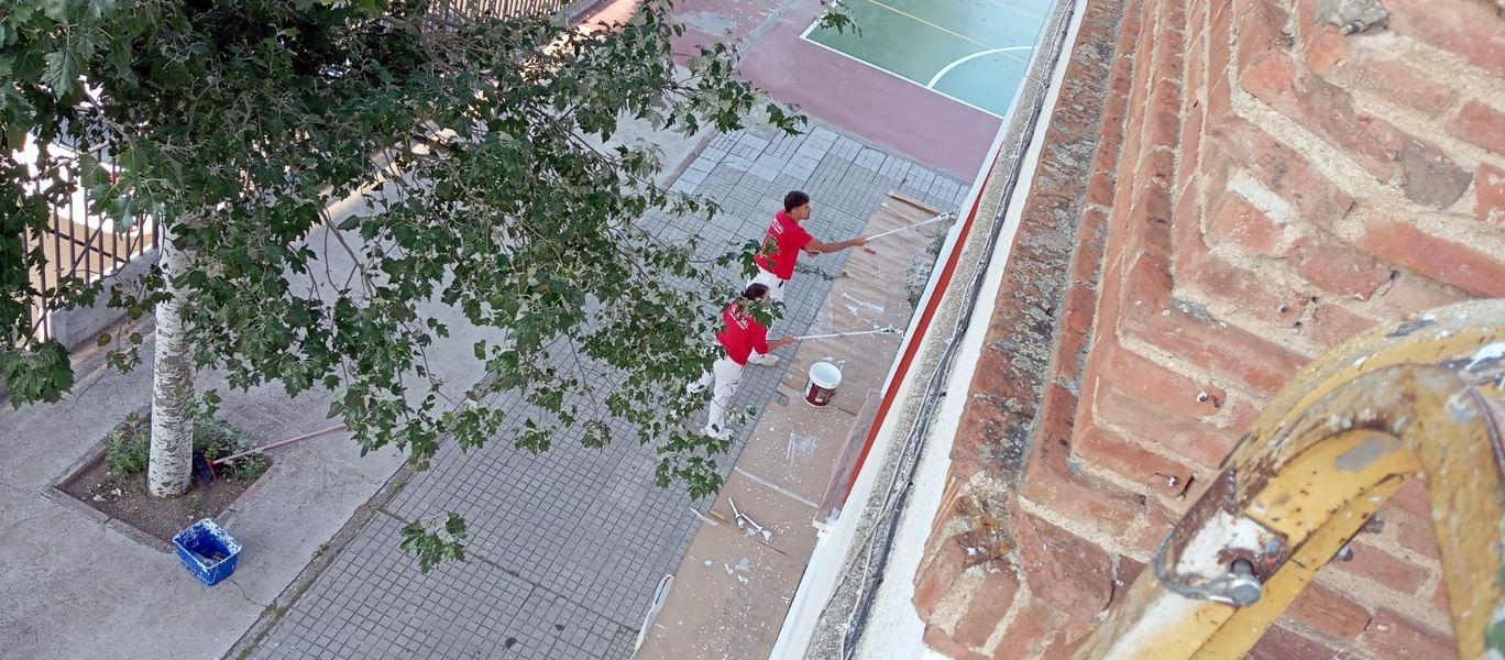 El programa de formación Pinecoal ultima la renovación integral de la fachada del colegio Santa Teresa